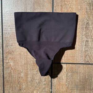 SKIMS mid thong shapewear LNWOT sz S/M